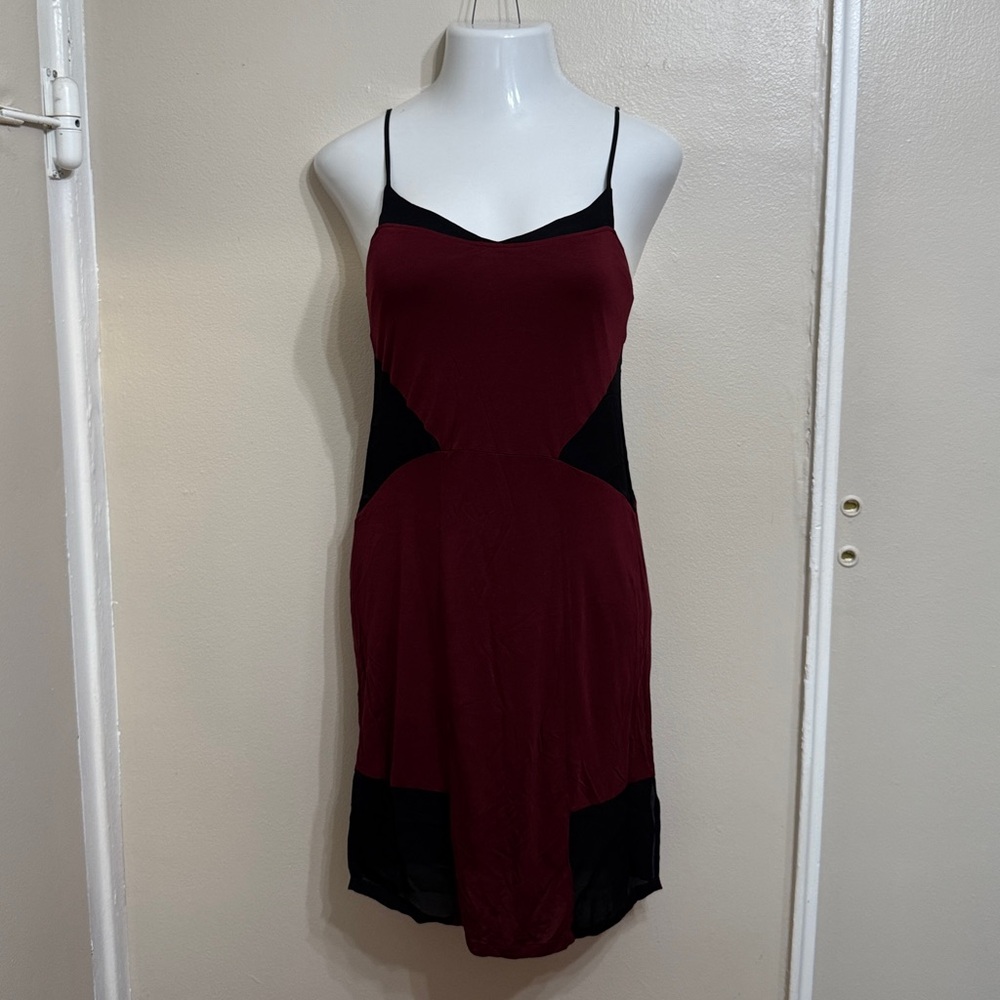 Bella Luxx Burgundy and Black Sip Dress‎ - Picture 2 of 7